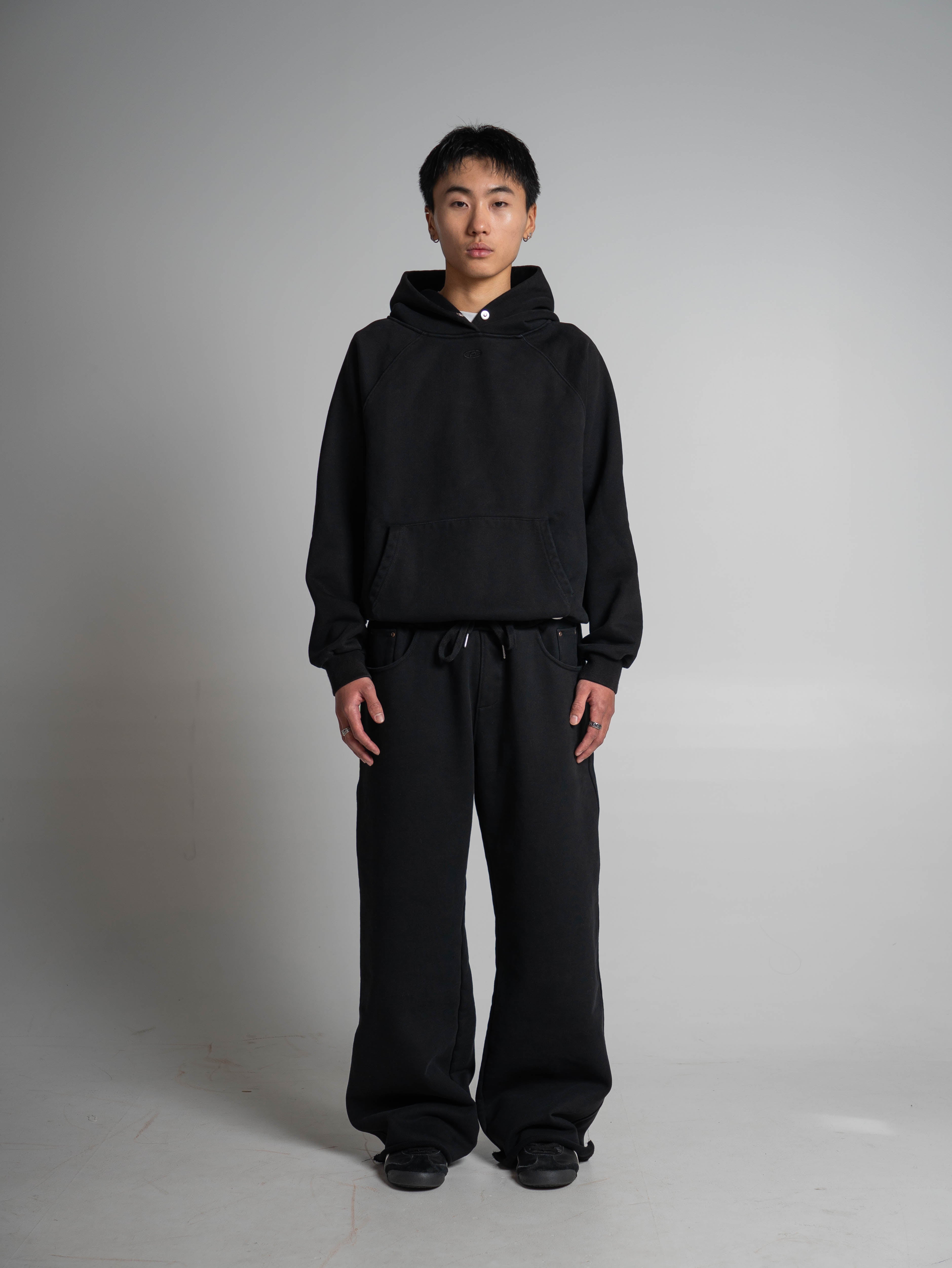 V.1 RAGLAN - SHADOW BLACK