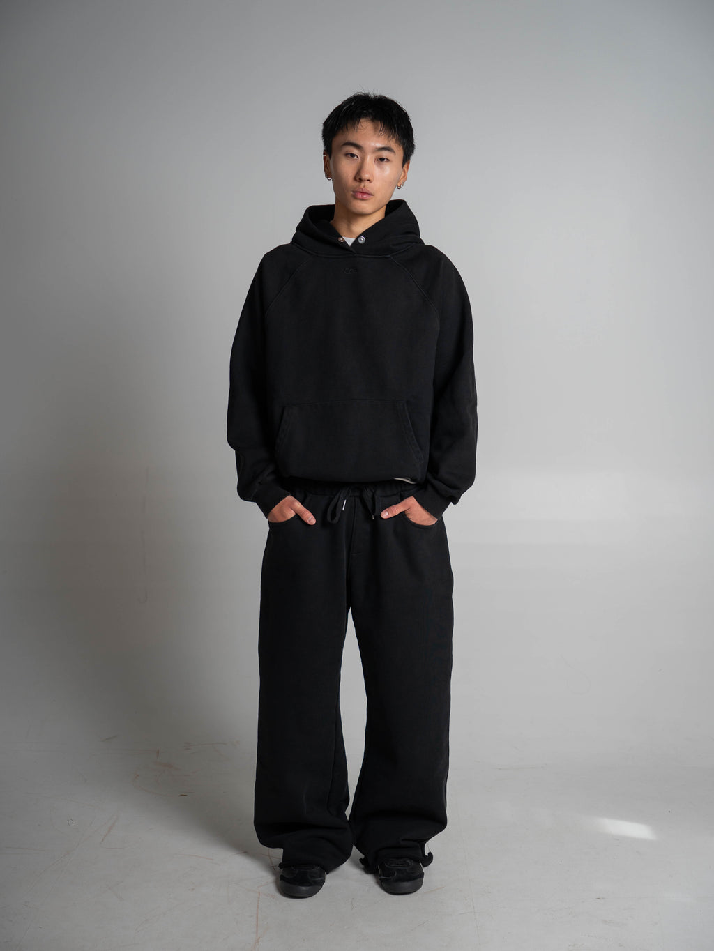 V.1 RAGLAN - SHADOW BLACK