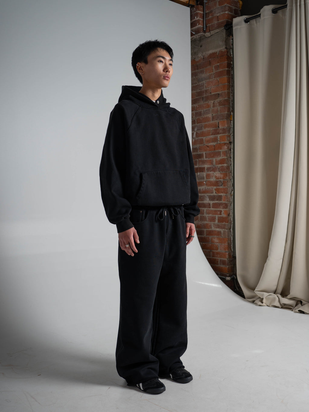 V.1 RAGLAN - SHADOW BLACK