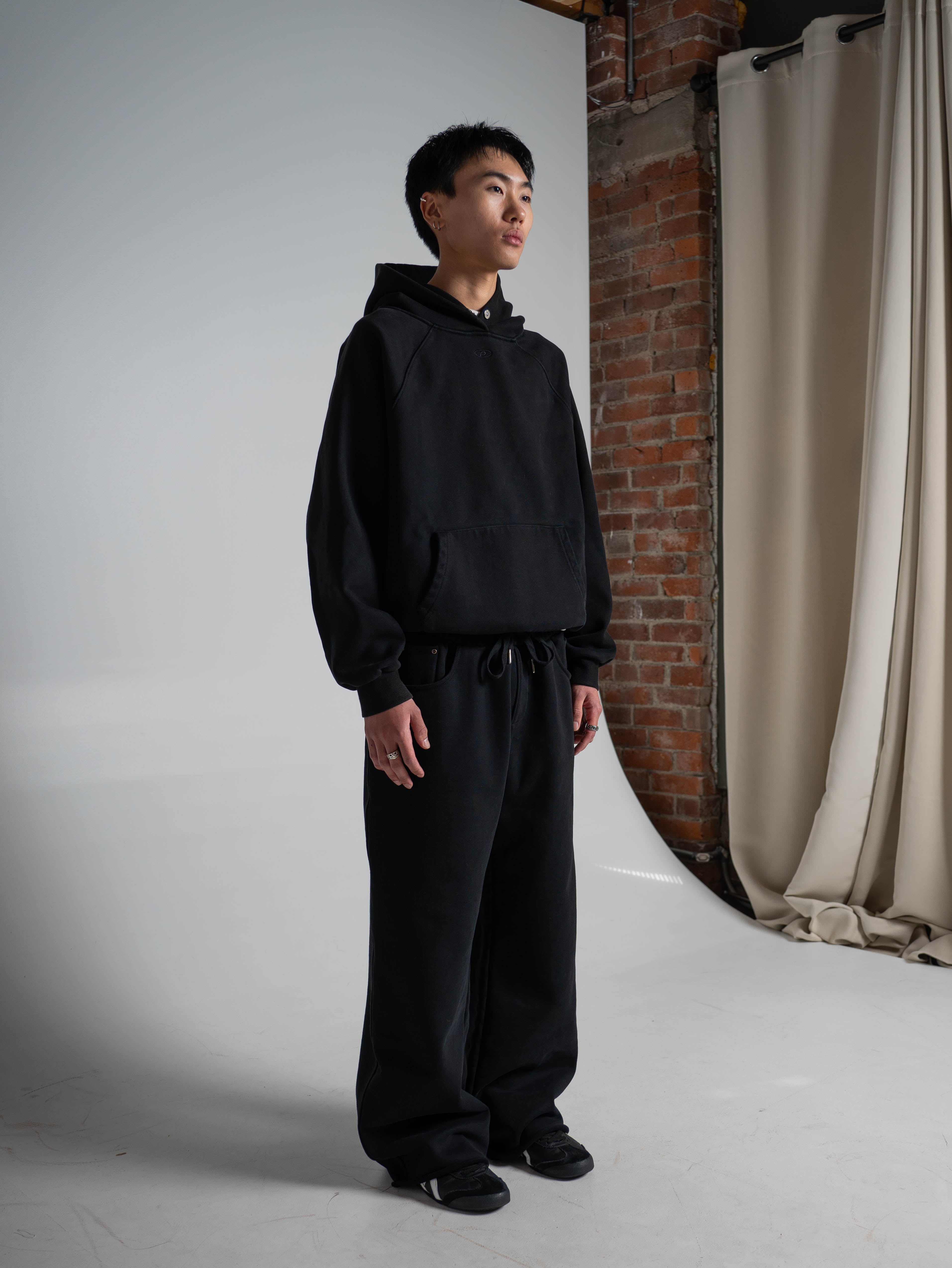 V.1 RAGLAN - SHADOW BLACK