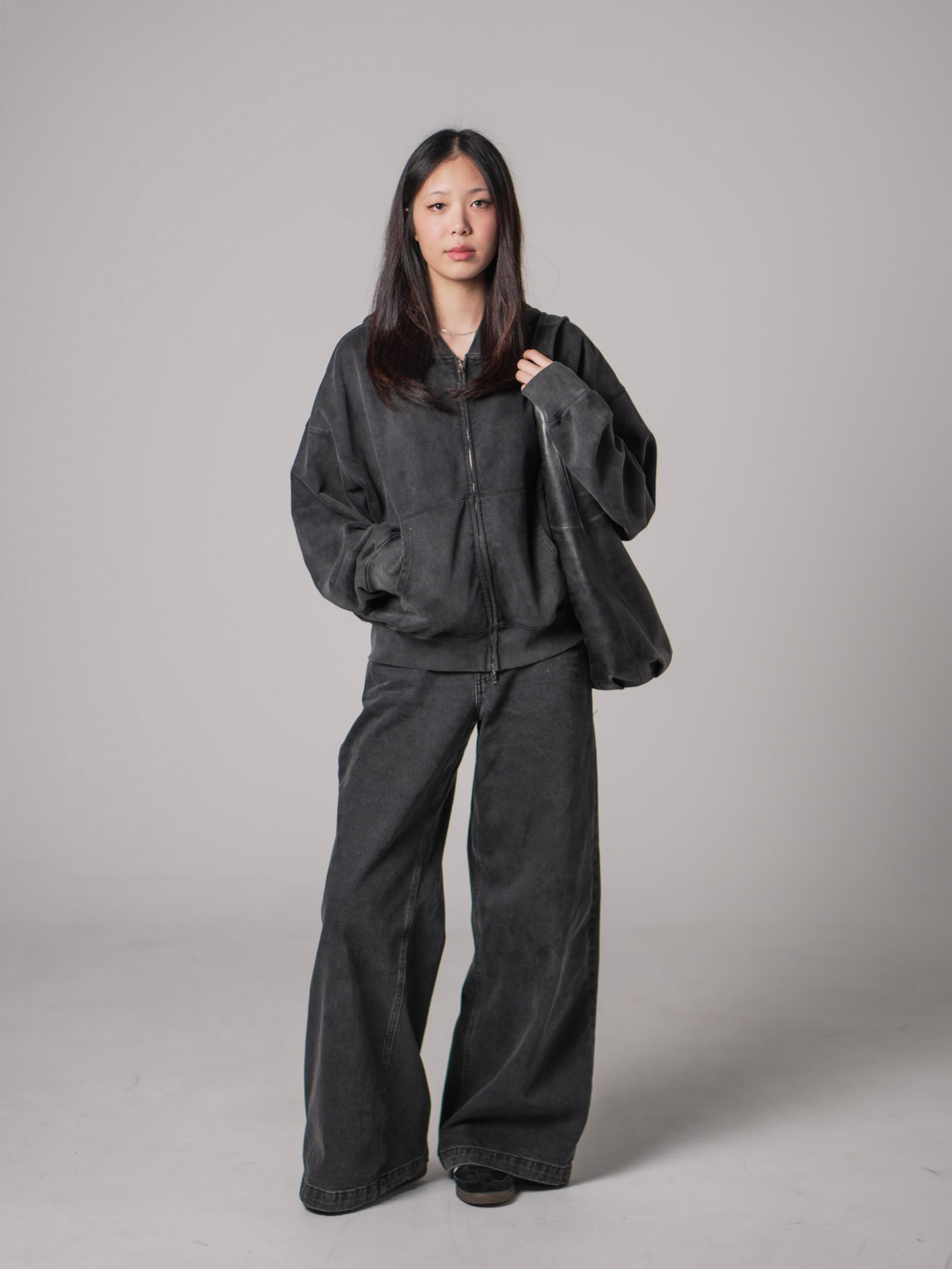 ZIP-UP HOODIE - CHARCOAL